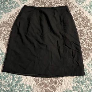 NEW NWT SIZE 8 Ann Taylor Skirt. Lined. Back Zipper. MUST BE BUNDLED
